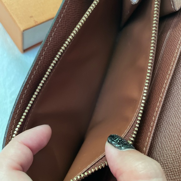 Louis Vuitton Monogram Sarah Long Wallet 🤎 - Picture 15 of 17